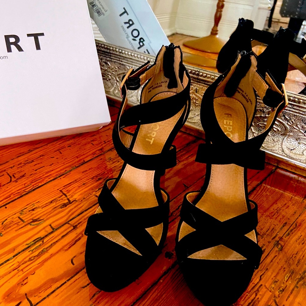Black strapped Report black heel